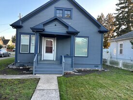 304 W Willis St in Kent, WA - Building Photo