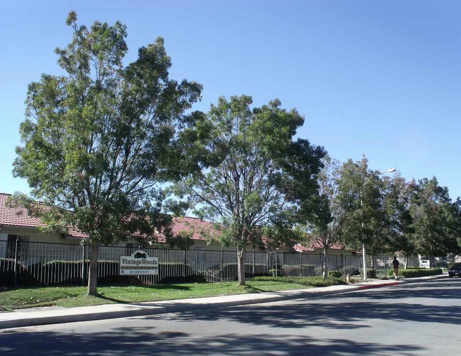 Vintage Woods in Perris, CA - Foto de edificio