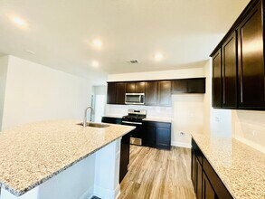 18021 Umberto Dr in Pflugerville, TX - Foto de edificio - Building Photo