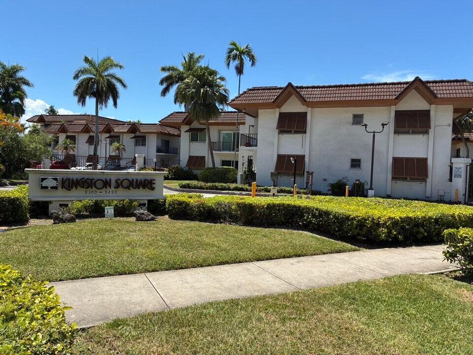 9302 SW 77th Ave in Miami, FL - Foto de edificio