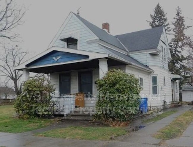 6519 Hosmer Ave
