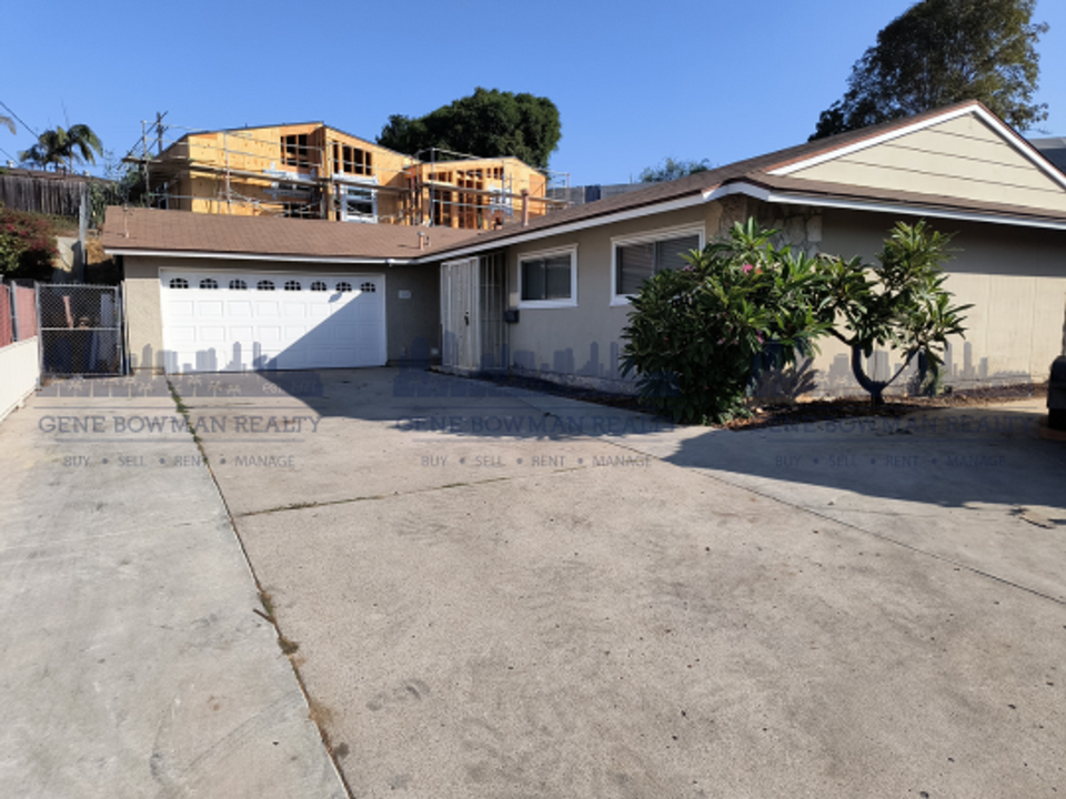 2409 Fleetwood St in San Diego, CA - Building Photo