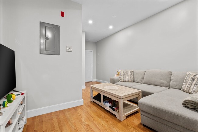 756 Huntington Ave, Unit 6 in Boston, MA - Building Photo - Building Photo