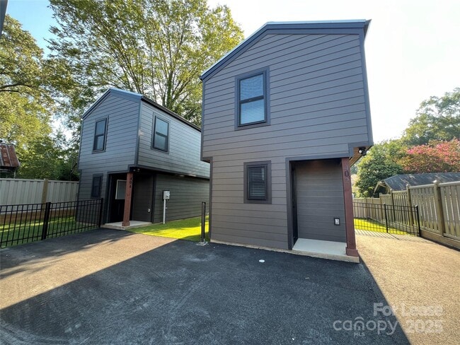 property at 402 N 4th St