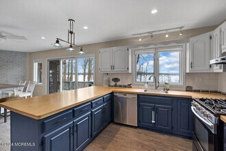 180 Hartshorne Rd in Rumson, NJ - Building Photo - Building Photo