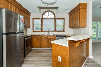 631 Folkstone Rd in Columbia, SC - Foto de edificio - Building Photo