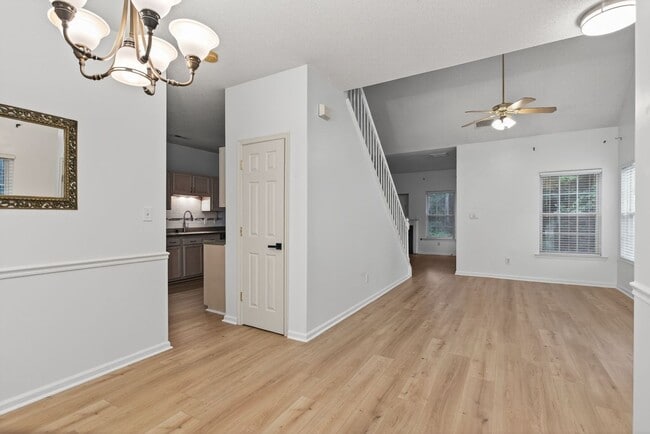 302 Dorothy Dr in Yorktown, VA - Building Photo - Building Photo