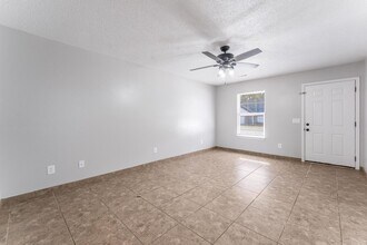 3300 SW Landau Ct in Bentonville, AR - Foto de edificio - Building Photo