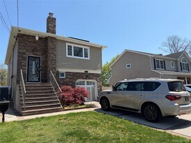 1261 Pea Pond Rd in North Bellmore, NY - Building Photo