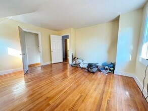 563 N Washington St in North Attleboro, MA - Building Photo - Building Photo