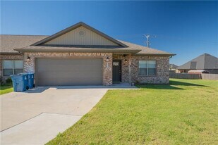 1723 Booker Cir in Pea Ridge, AR - Building Photo