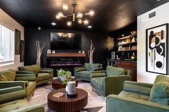 Legend Oaks Apartments in Kansas City, KS - Building Photo - Interior Photo