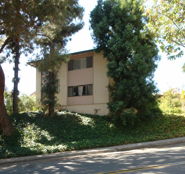 4441 Rockland Pl in Montrose, CA - Foto de edificio - Building Photo