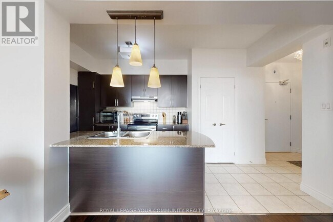 10211 Keele St in Vaughan, ON - Building Photo - Building Photo