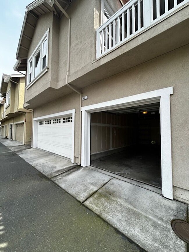 432 Matteri Cir in Cotati, CA - Building Photo - Building Photo
