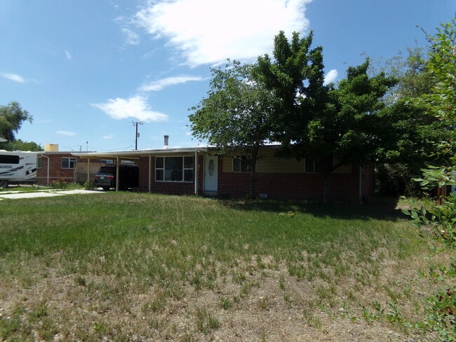 property at 5522 East Edgewood Drive