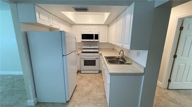 1099 Vineyard Pl in Lehigh Acres, FL - Foto de edificio - Building Photo