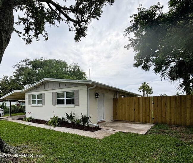 935 Sailfish Dr E in Atlantic Beach, FL - Building Photo - Building Photo