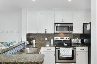 9421 S Ocean Dr in Jensen Beach, FL - Building Photo - Building Photo