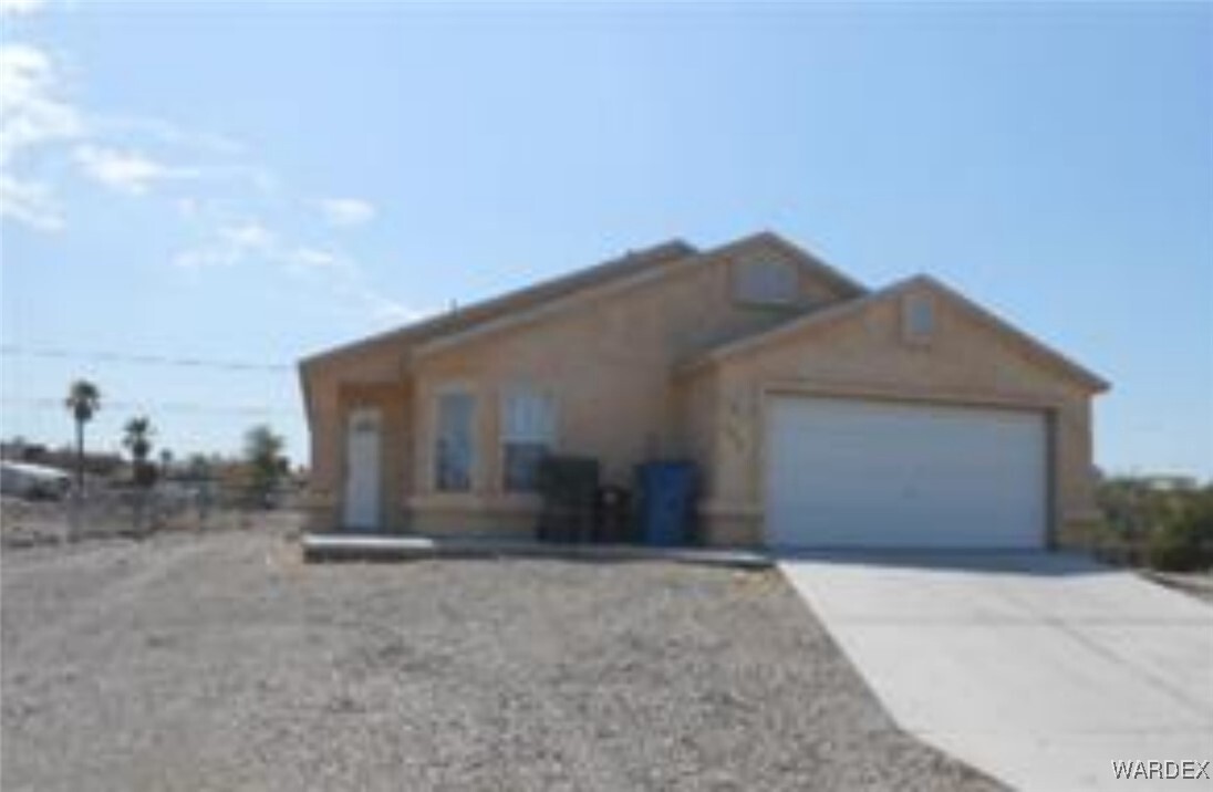 1676 Ramar Rd in Bullhead City, AZ - Building Photo