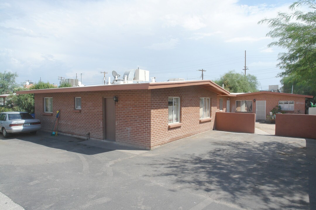 829-833 W Budmoore Ter in Tucson, AZ - Building Photo