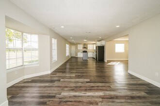 5100 Goose Creek Dr in Baytown, TX - Building Photo - Building Photo