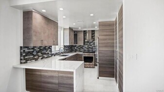 1424 N Crescent Heights Blvd in West Hollywood, CA - Building Photo