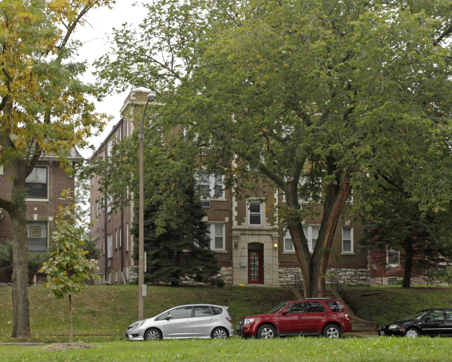 4358 Forest Park Ave in St. Louis, MO - Building Photo