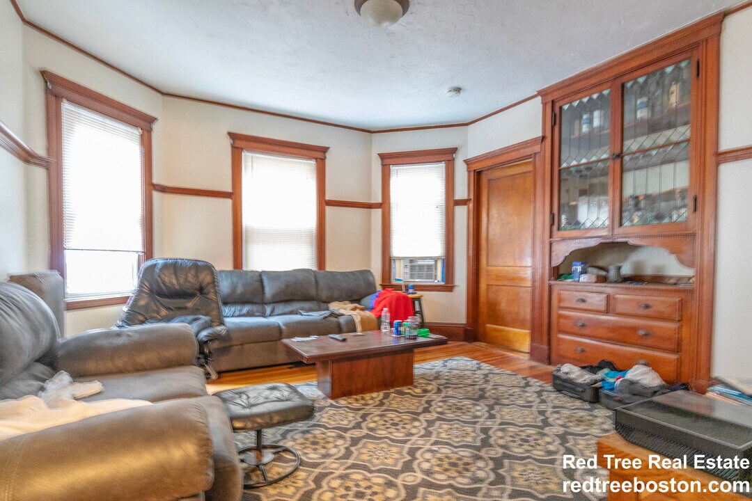 68 Bakersfield St, Unit 1 in Boston, MA - Foto de edificio