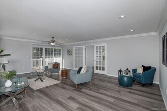 80 Overlook Dr in Farmingville, NY - Building Photo - Building Photo