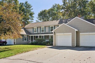 7 Dunnhill Dr in Kennebunk, ME - Building Photo