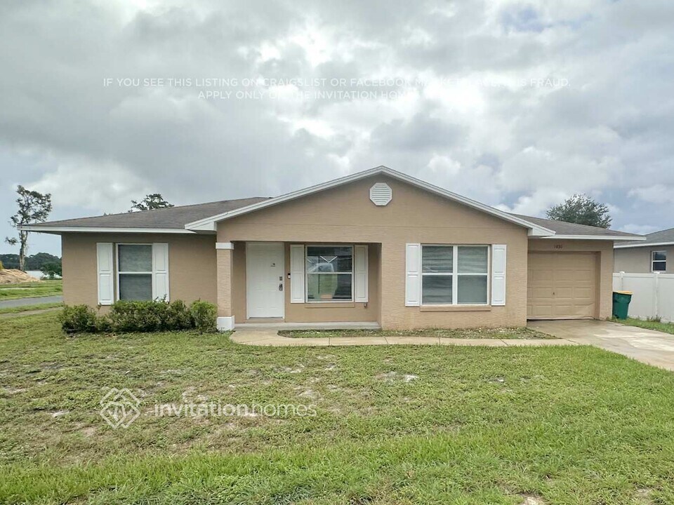 1031 Mansfield Rd in Tavares, FL - Building Photo