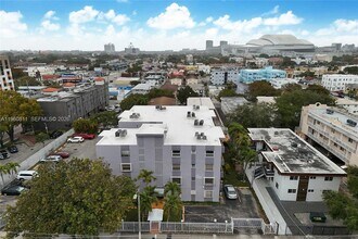 1661 SW 3rd St in Miami, FL - Foto de edificio - Building Photo