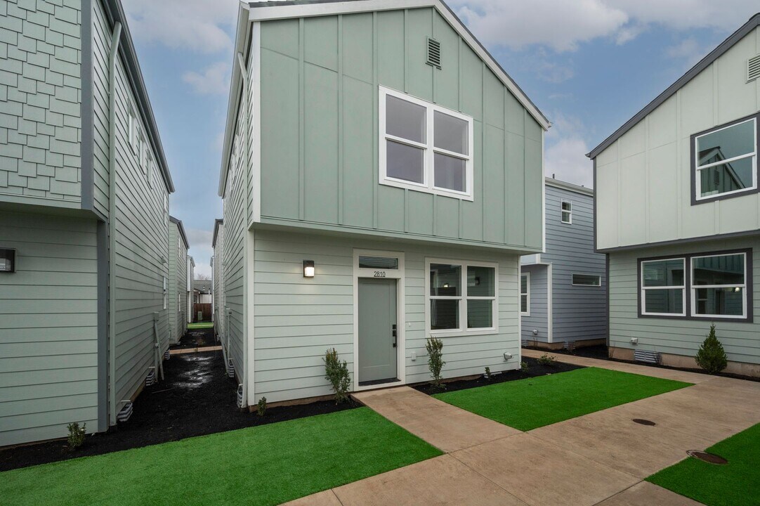 2810 Crater Ln in Newberg, OR - Building Photo