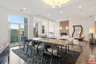 2333 Vasanta Way in Los Angeles, CA - Building Photo - Building Photo