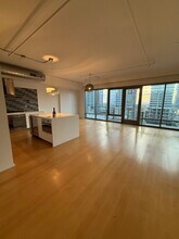 1100 S Hope St, Unit 1212 in Los Angeles, CA - Building Photo - Building Photo