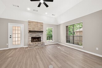 4906 Pleasure Lake Ln in Willis, TX - Building Photo - Building Photo