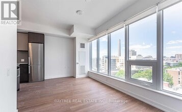 203 College St in Toronto, ON - Building Photo - Building Photo