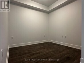 585-585 Bloor St E in Toronto, ON - Building Photo - Building Photo