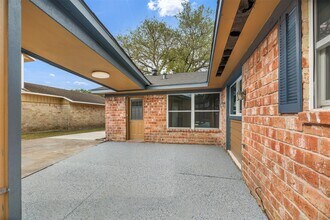 9806 Sagebark Dr in Houston, TX - Building Photo - Building Photo