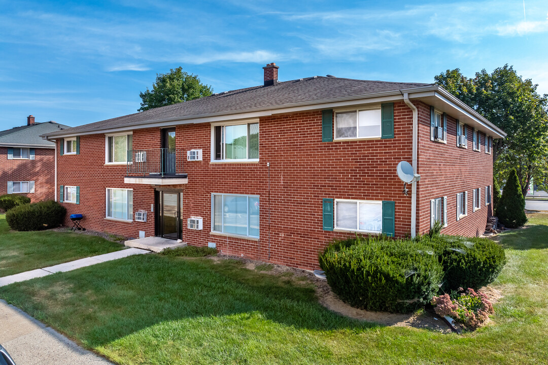 Evergreen Terrace Apartments in Hartford, WI - Building Photo