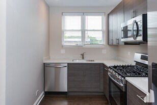 1436 W Farragut Ave, Unit D3 in Chicago, IL - Building Photo