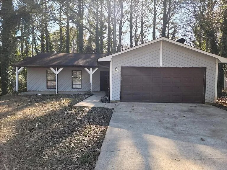 1541 Flat Rock Rd in Stockbridge, GA - Building Photo