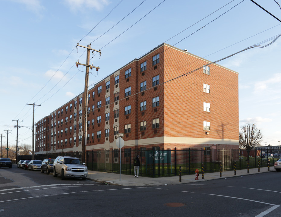 Somerset Villas in Philadelphia, PA - Building Photo