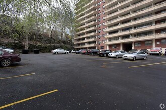 5102 Lebanon Ave, Unit B in Philadelphia, PA - Foto de edificio - Building Photo