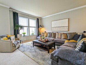 2221 S Crambourne Way in Arlington Heights, IL - Building Photo - Building Photo