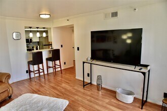 3525 Sage Rd in Houston, TX - Foto de edificio - Building Photo