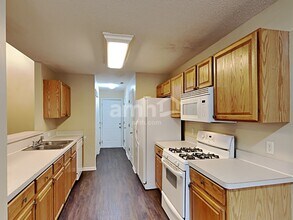 4604 Young Deer Dr in Cumming, GA - Foto de edificio - Building Photo