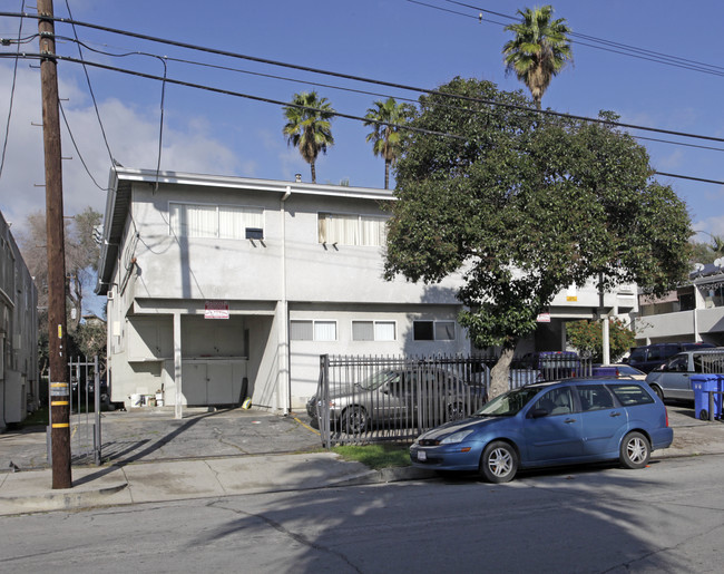 14654 Hubbard Ave in San Fernando, CA - Foto de edificio - Building Photo