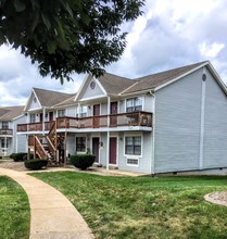 Hampton Place Apartments in Blue Springs, MO - Building Photo - Building Photo